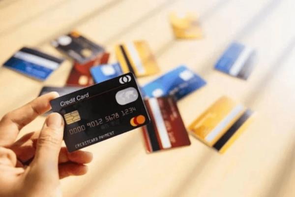Nợ thẻ tín dụng chồng chất là hình thức vỡ nợ cá nhân